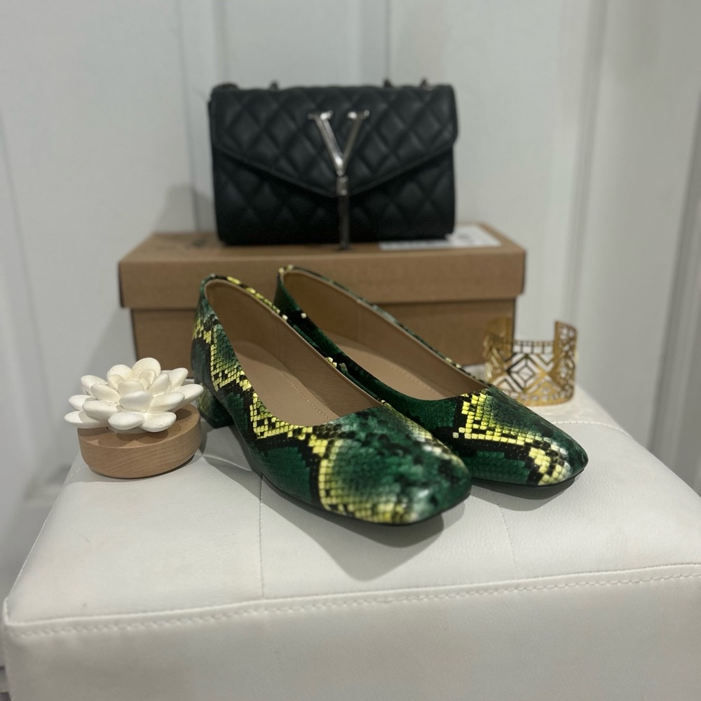 Parisian Style Faux Snake Skin Flats EU 40 New in Box. Moving sale!